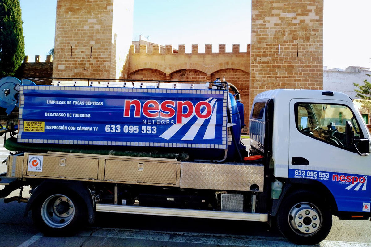 Detalle camión limpiezas industriales Nespo | Limpiezas industriales Nespo